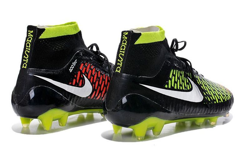 chaussure de foot toute noir